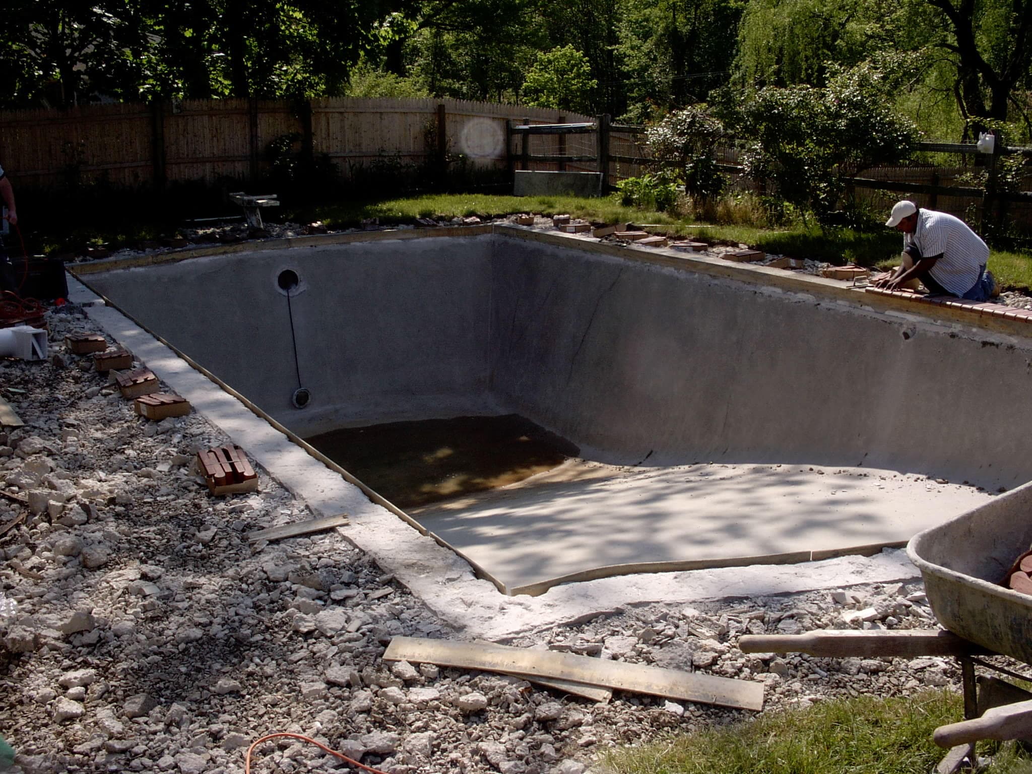 Kall pool gunite shell during vinyl liner renovation in mid-project state
