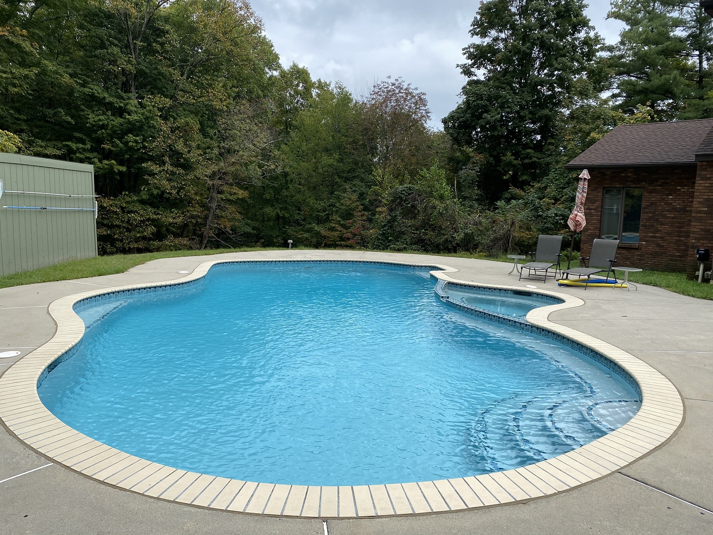 Pool brick coping sample in Seashell